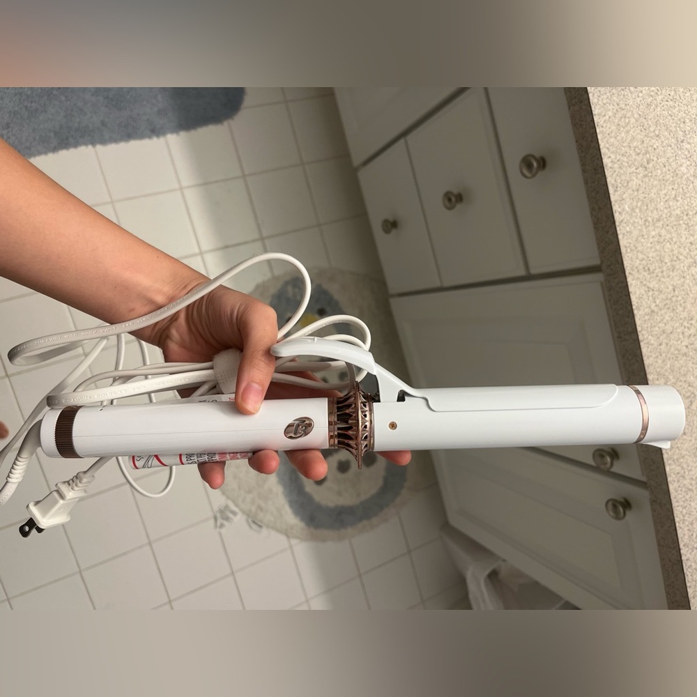 T3 Twirl Curling Iron 1.25’’
